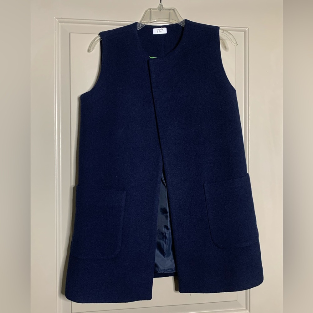 NWOT‼️ Dark Navy Blue Crown & Ivy Vest